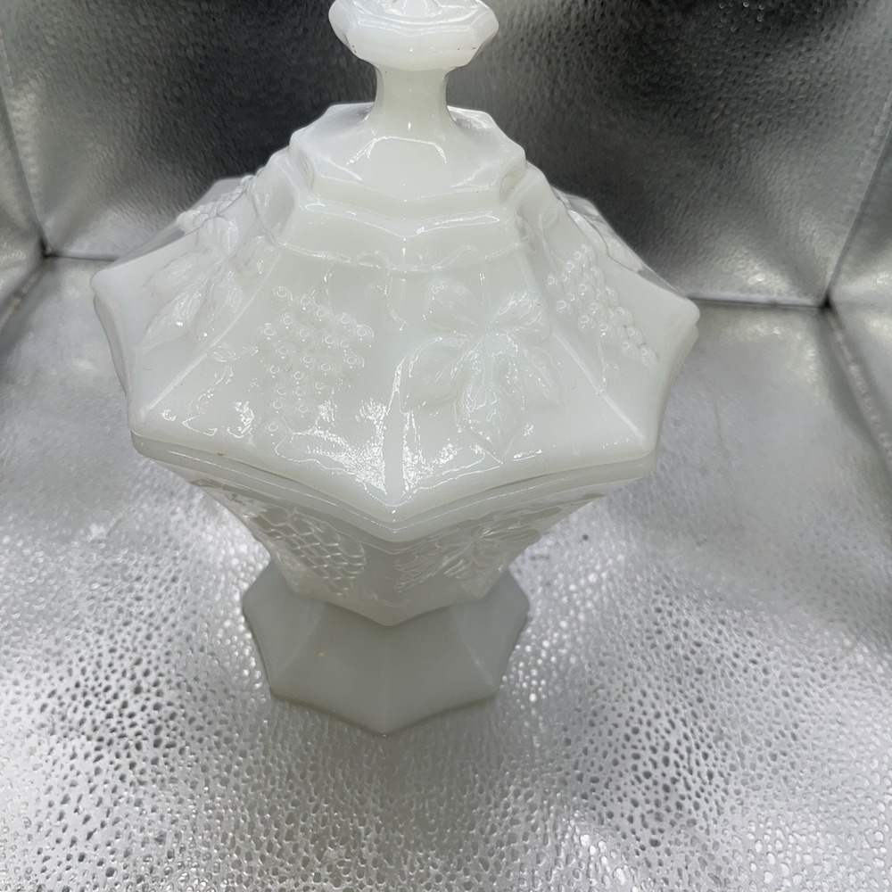 Vintage Anchor Hocking Fire King Milk Glass Candy Dish with Lid Grape Design - Picture 13 of 14